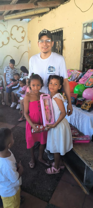 First Christmas in Barranquilla, Atlántico, Colombia. Mycybermarkets-giving presents the Charity Project.