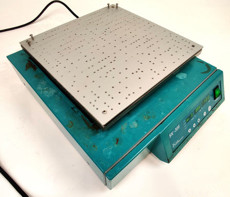 Lab Companion SK300 Lab Digital Benchtop Shaker 300RPM 350x350mm compare 3377751