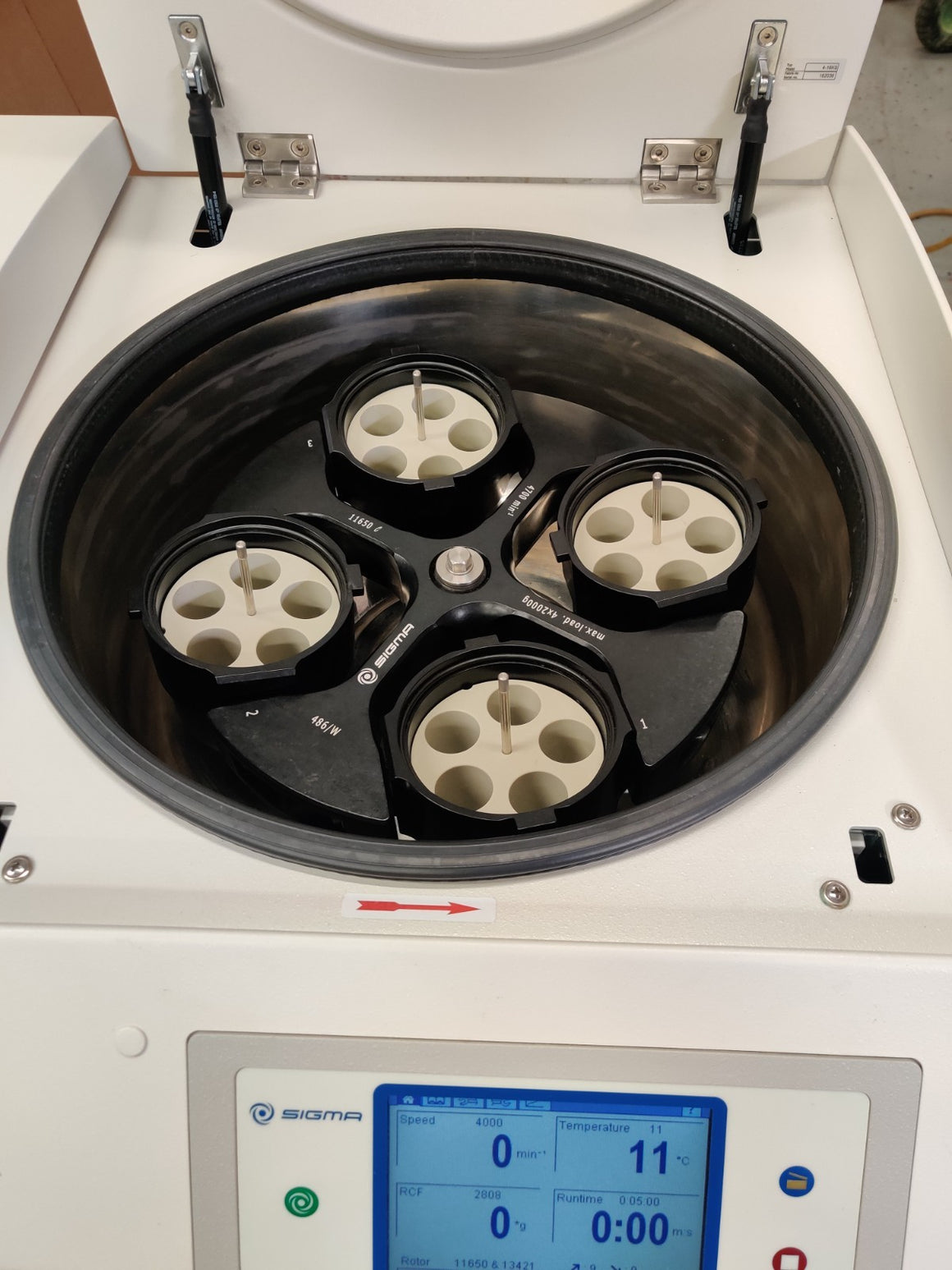 Qiagen Refrigerated Centrifuge 4-16KS w Rotor & Buckets compare Eppendorf 5810 R