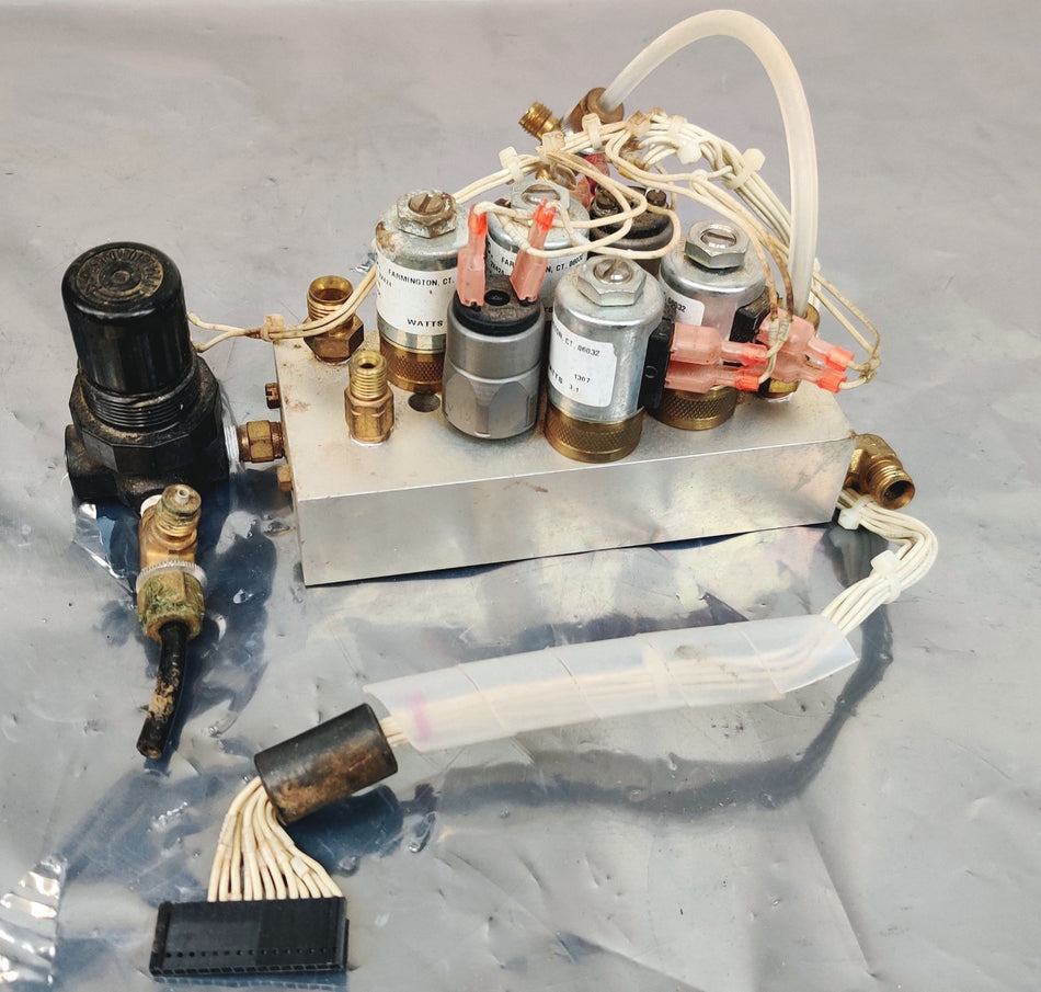KPI INC Solenoid Valve 1/16 24VDC 2X424 w Manifold & Pressure Regulator GC/MS