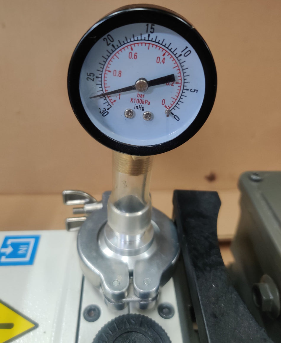 Agilent DS302 Dual Stage Rotary Vane Vacuum Pump 200-240V 1ph 8.2 cfm