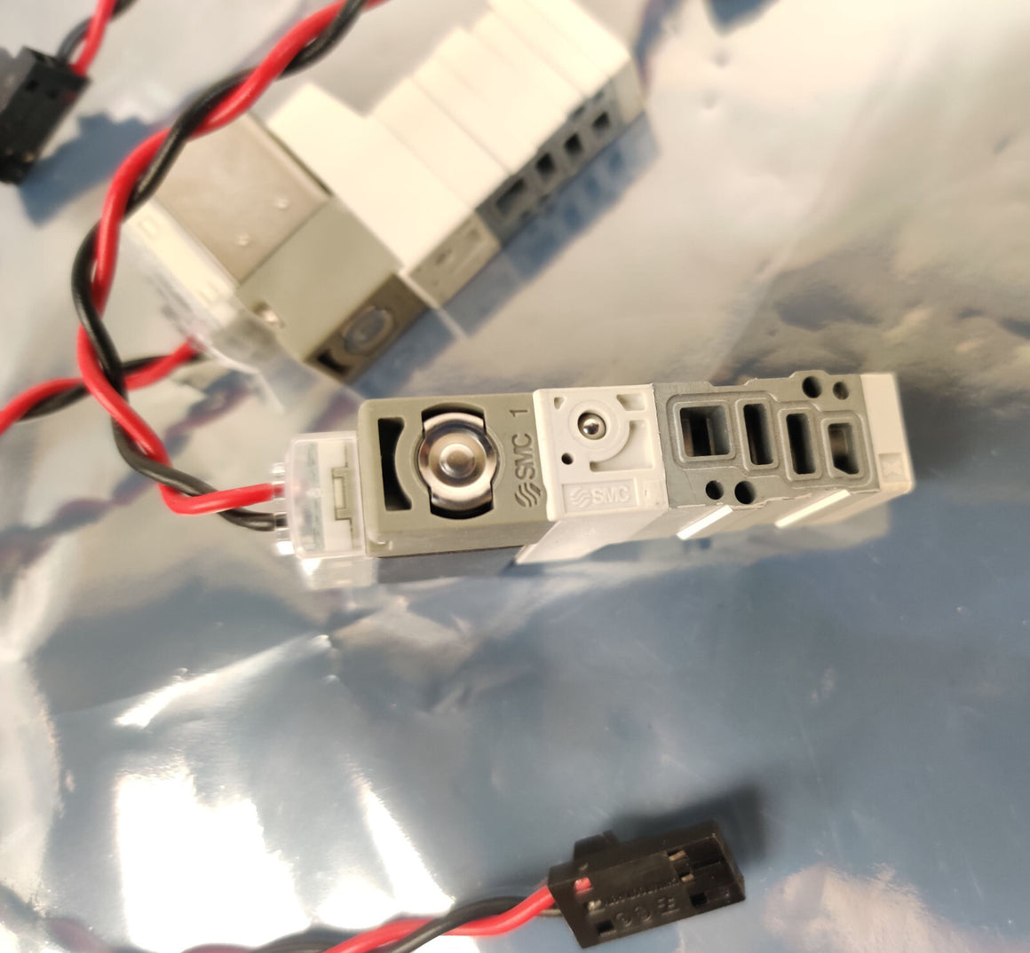 Lot of 10 SMC SYJ324-6GZ 3 Port Solenoid Valve M5 Base Mounted 24VDC 0.15-0.7MPa