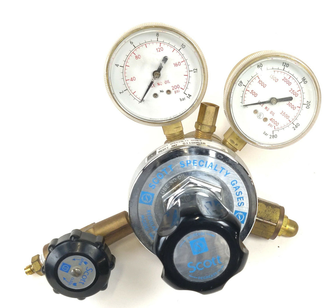 Scott Specialty Gases 18B Oxygen Regulator 5118B540 w 200 Psi Out 4000 Psi Gauge - 