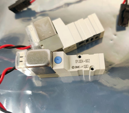 Lot of 10 SMC SYJ324-6GZ 3 Port Solenoid Valve M5 Base Mounted 24VDC 0.15-0.7MPa