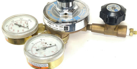 Scott Specialty Gases 18B Oxygen Regulator 5118B540 w 200 Psi Out 4000 Psi Gauge - 