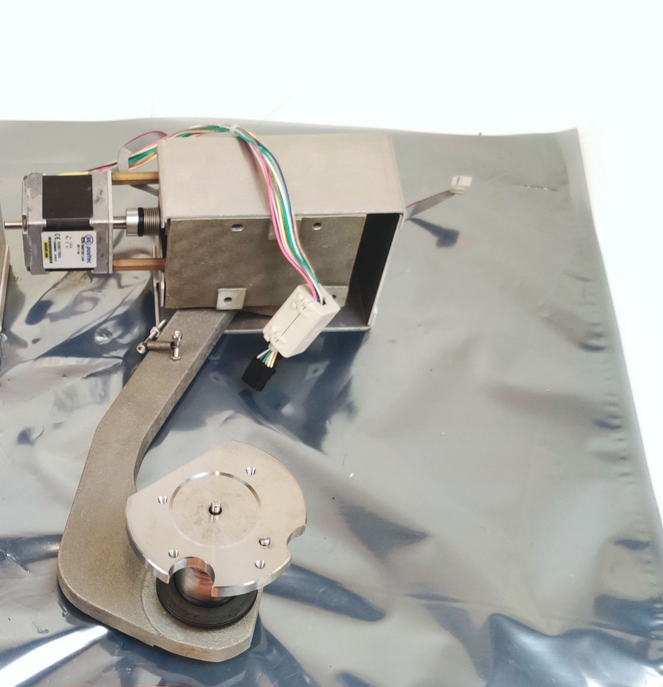 PerkinElmer Optima Sampling Short Arm N0790242 w B0810235 Drive Assy. Working