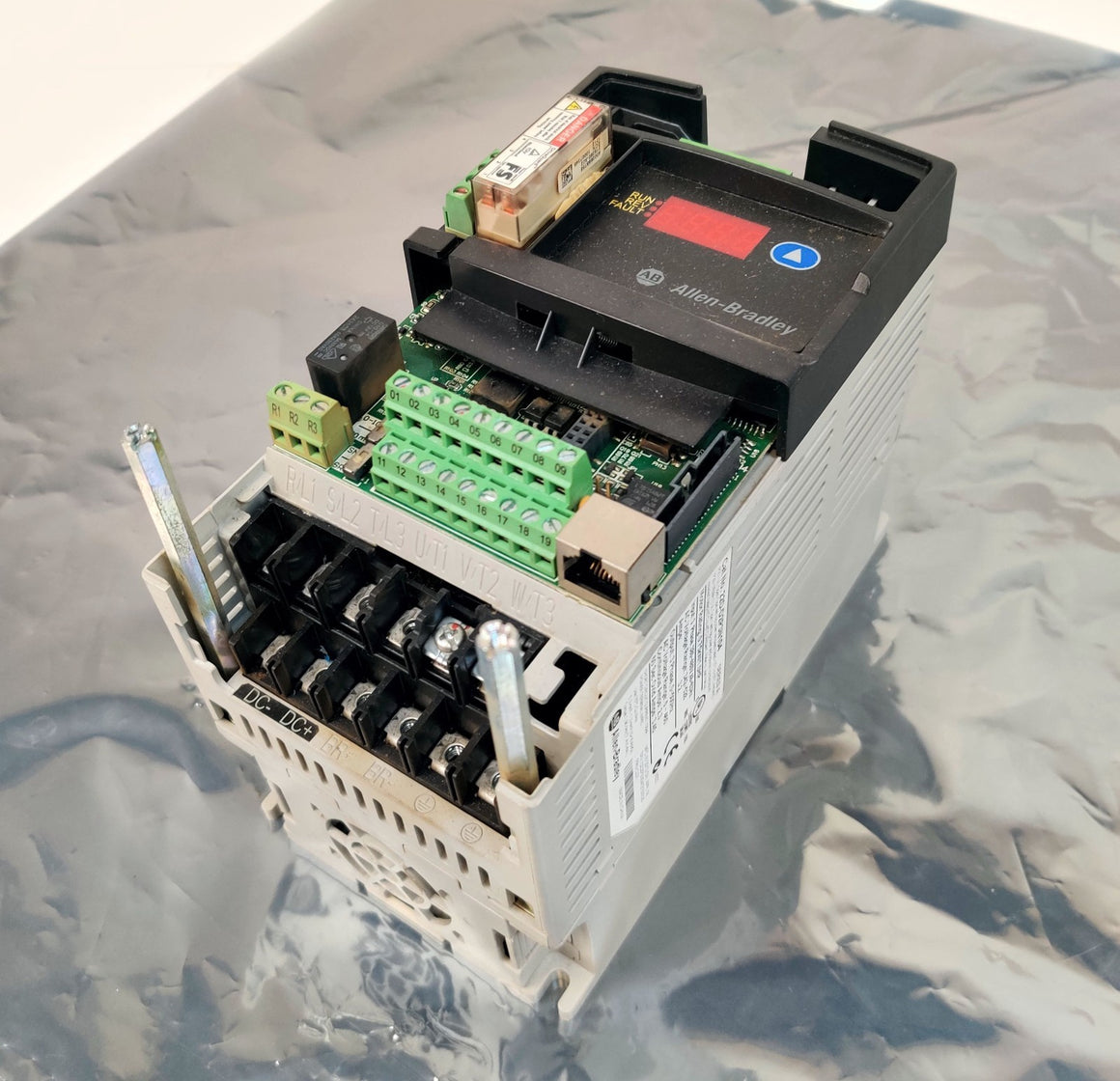 Allen Bradley PowerFlex 40P 1.0HP VFD 480V 22D-D2P3N104 ser A Missing door