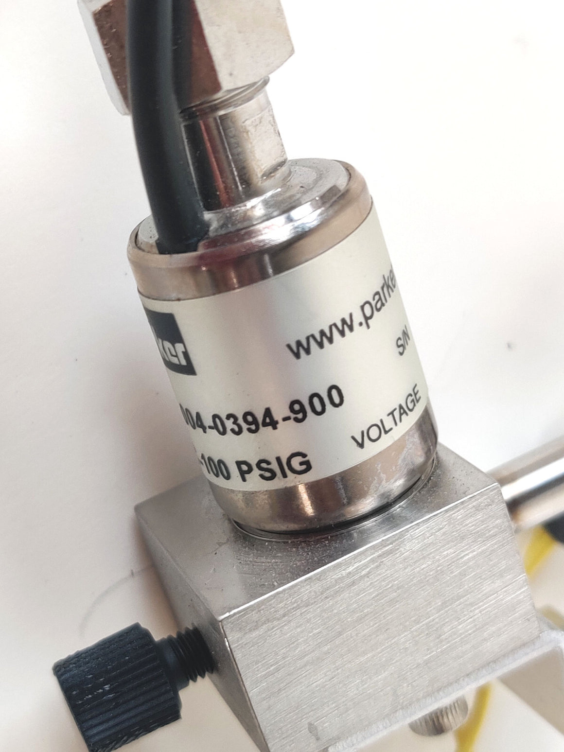PerkinElmer SQ8 Gas Vial & Knurled Fitting w Parker VAC-100 24VDC Solenoid Valve