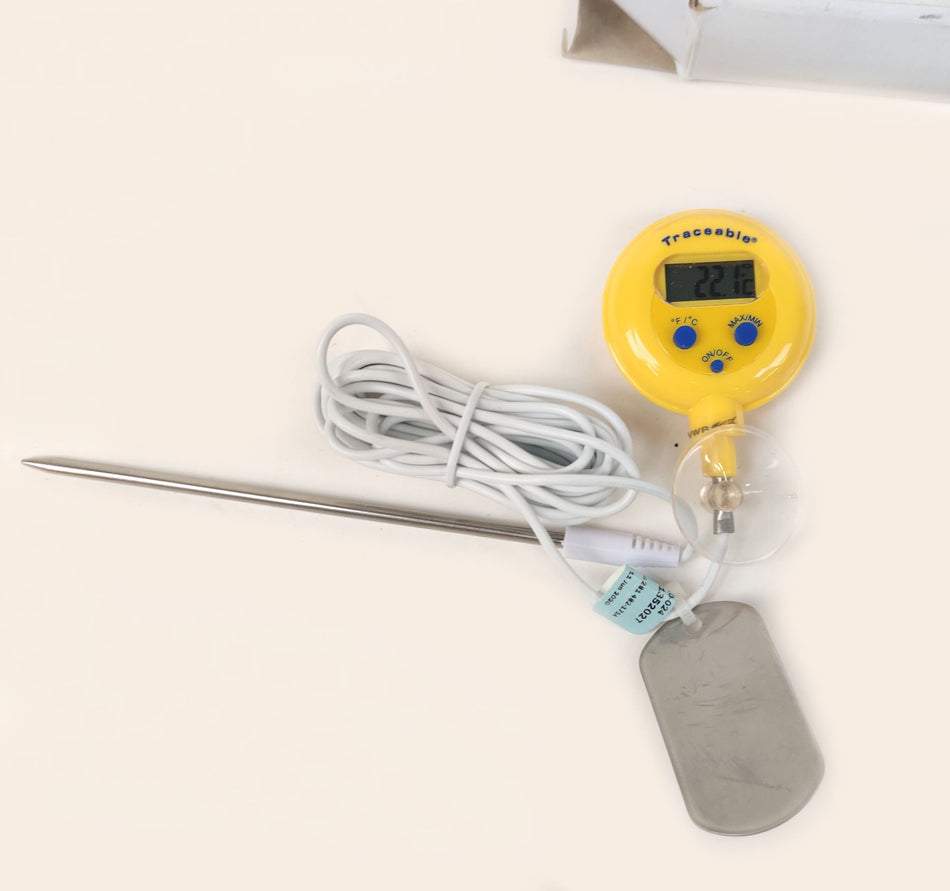 VWR 46610-024 Traceable Waterproof Thermometer –50 to 300°C with Probe and Cable