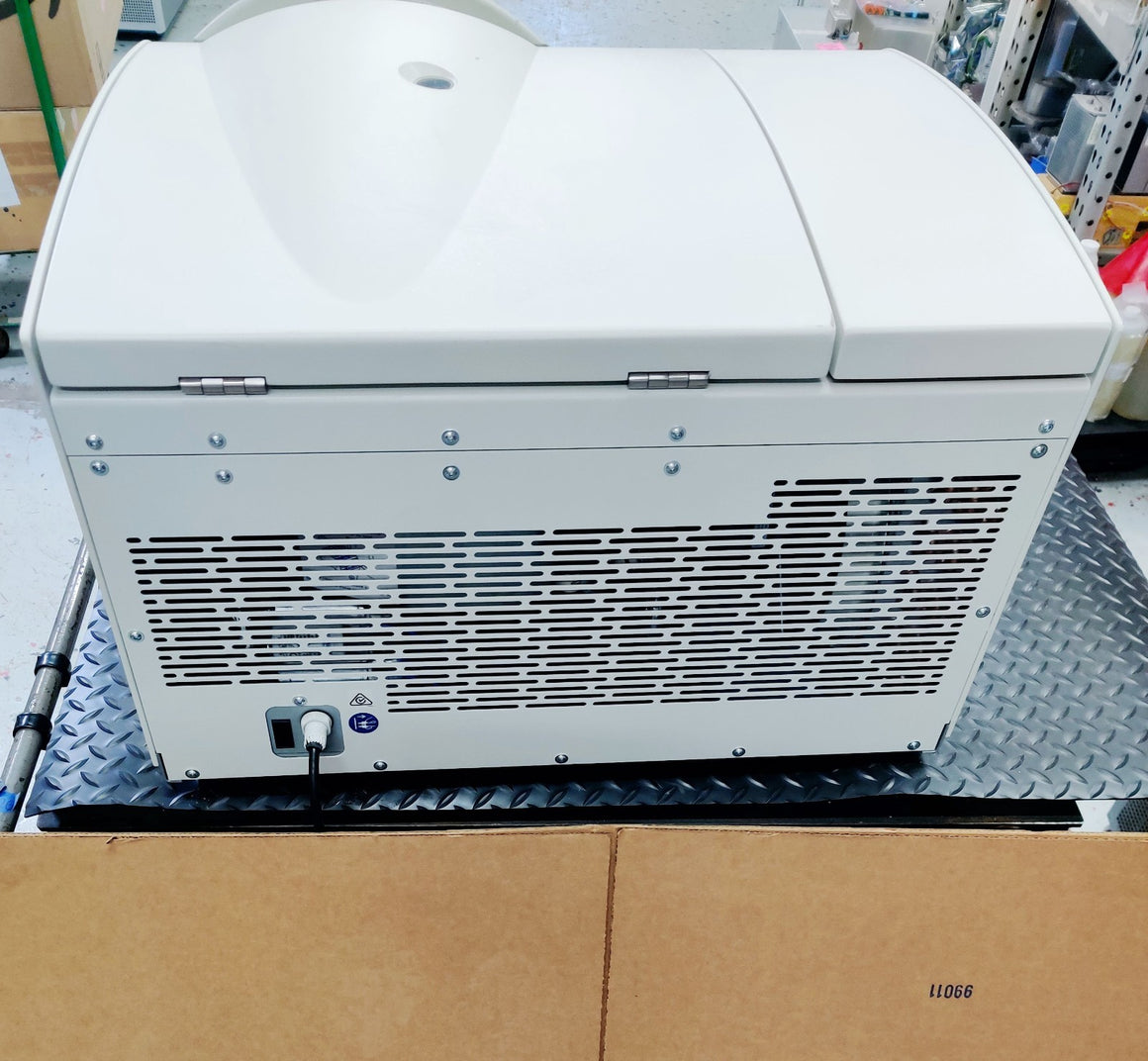 Qiagen Refrigerated Centrifuge 4-16KS w Rotor & Buckets compare Eppendorf 5810 R