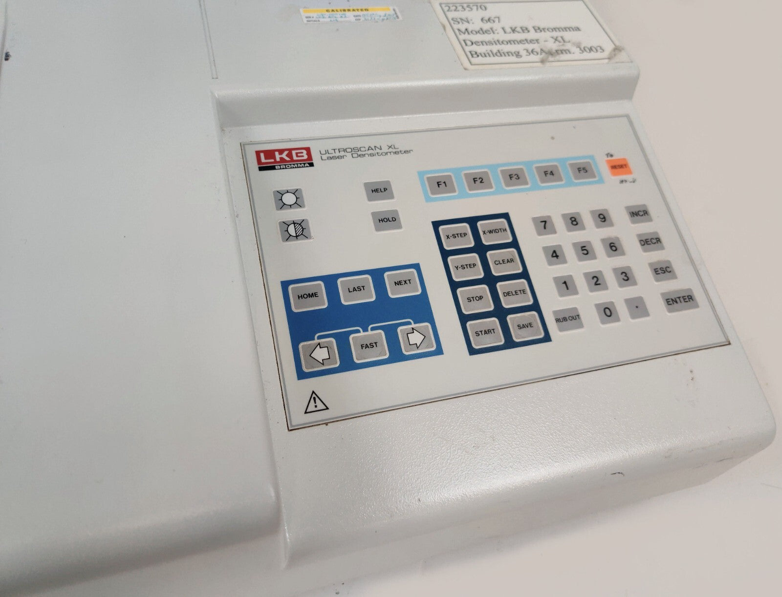 GE Akta Pharmacia LKB 2222-010 UltroScan XL Laser Desintometer w Display Monitor - 
