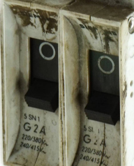 Lot of 2 Siemens 5SN1-G2A Circuit Breaker 1 Pole 2 Amp 220/380V 240/415V