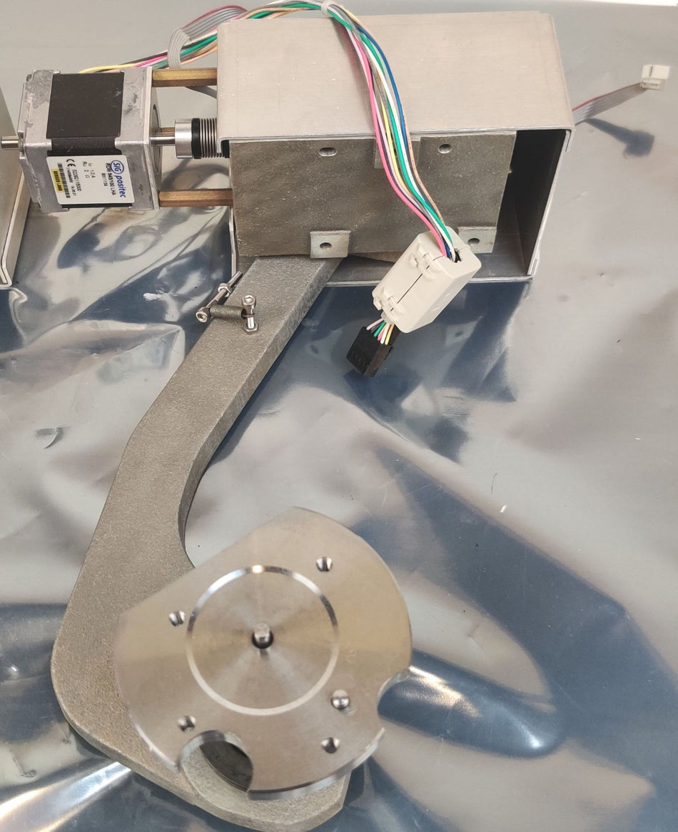PerkinElmer Optima Sampling Short Arm N0790242 w B0810235 Drive Assy. Working