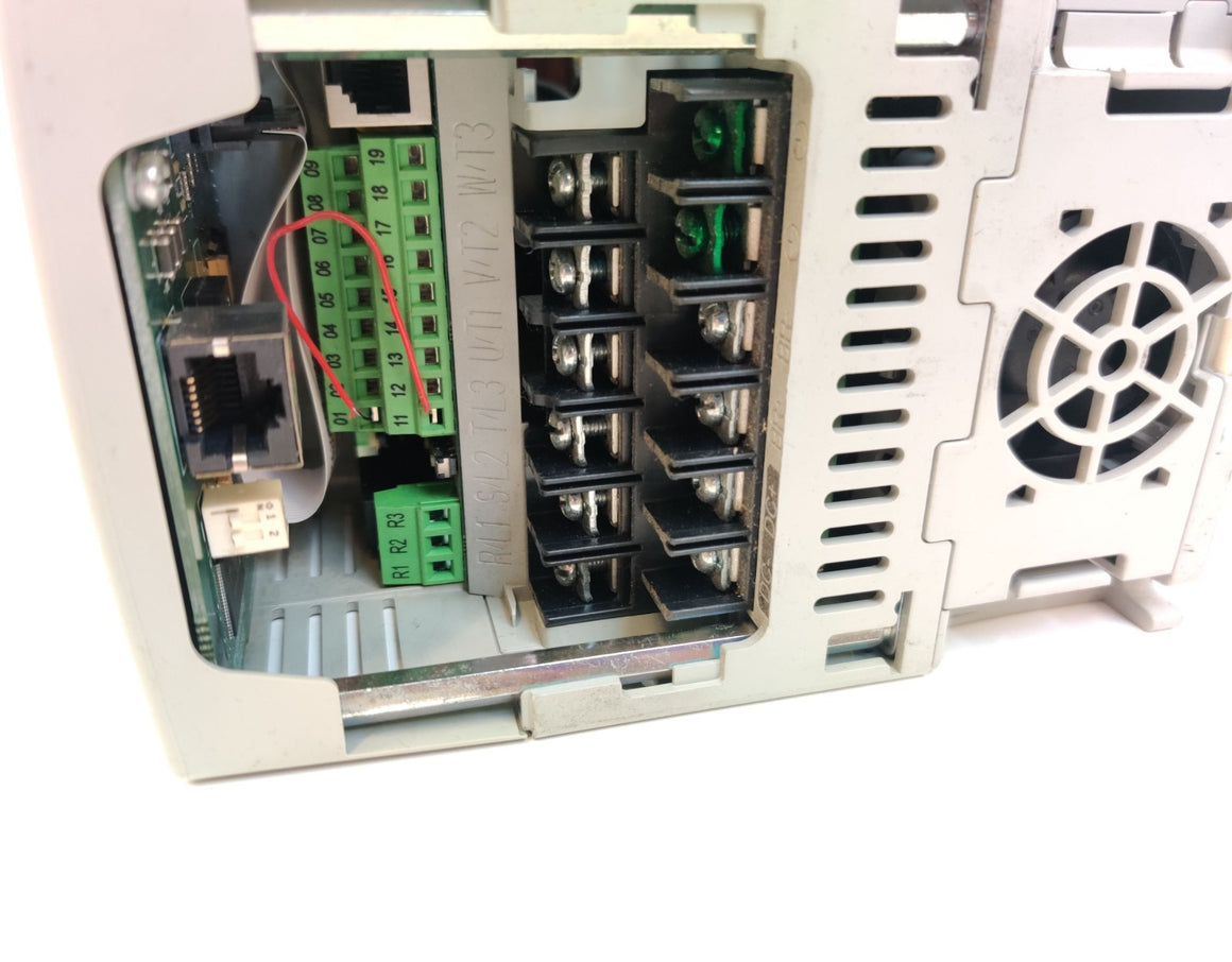 Allen Bradley 3 HP AC Drive PowerFlex 40P 22D-D6P0N104 ser A 380-480VAC MFD 2020