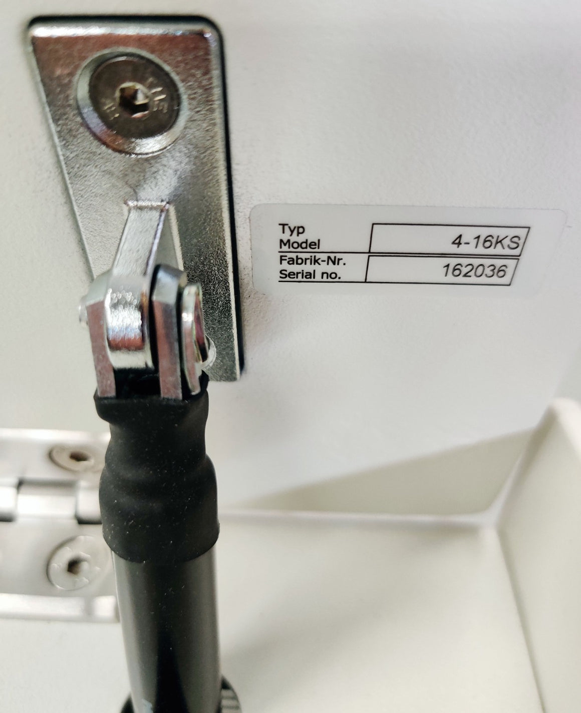 Qiagen Refrigerated Centrifuge 4-16KS w Rotor & Buckets compare Eppendorf 5810 R