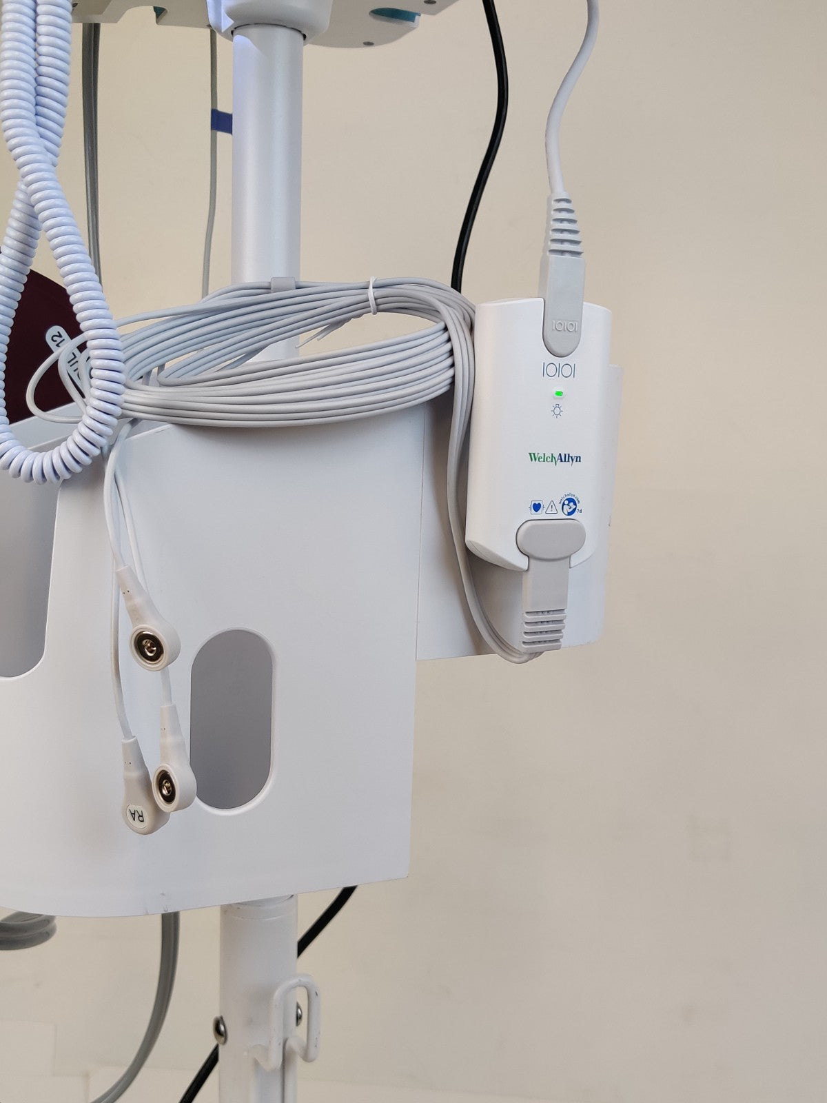 Vital Signs Monitor with ECG/EKG System Welch Allyn 68NXTX Connex 6000