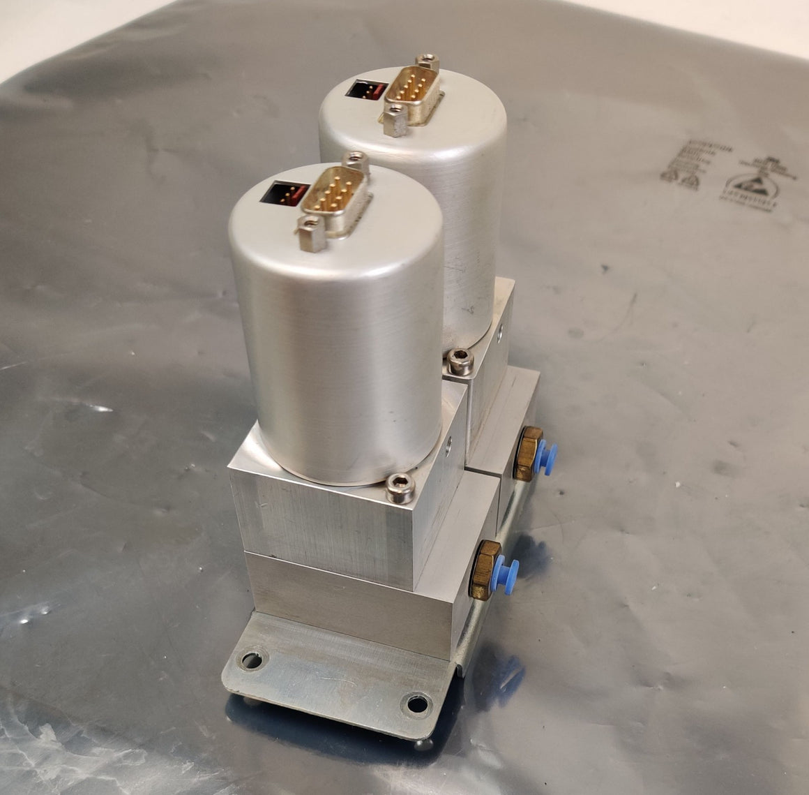 Bronkhorst Mani-Flow Mass Flow Pressure System FM2 on Baseblock 20 ln/min N2