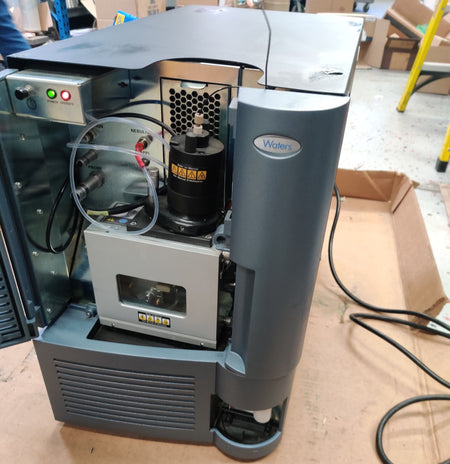 Waters Acquity UPLC SQ Detector Mass Spectrometer with Ion Source and APCI Probe