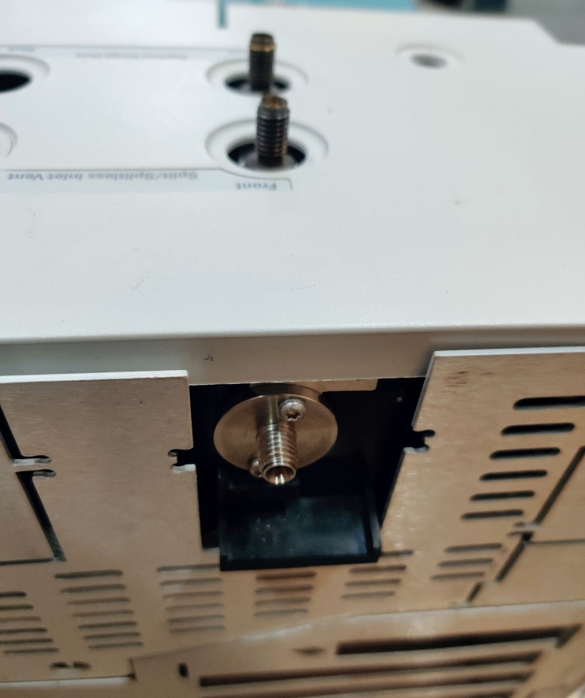 Agilent 6890N Gas Chromatograph G1530N w/ FID Detector EPC type 2 S/SL - 