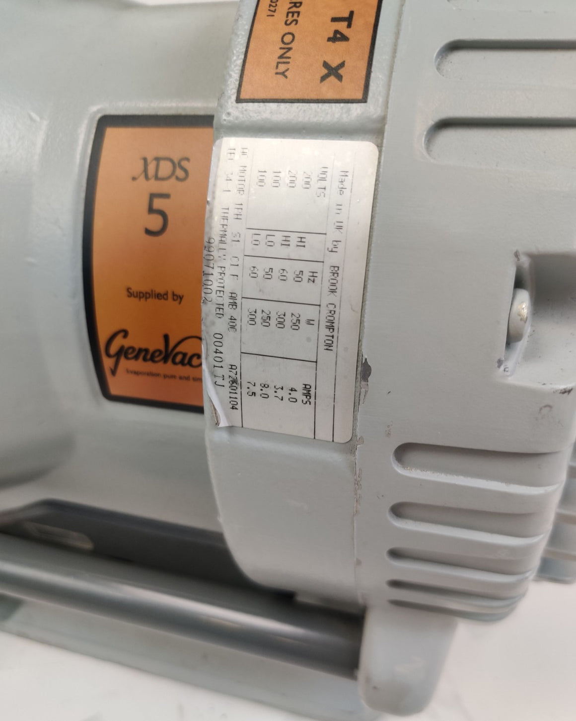Edwards XDS5 Dry Scroll Vacuum Pump A724-01-904 Single Phase 110V & 220V