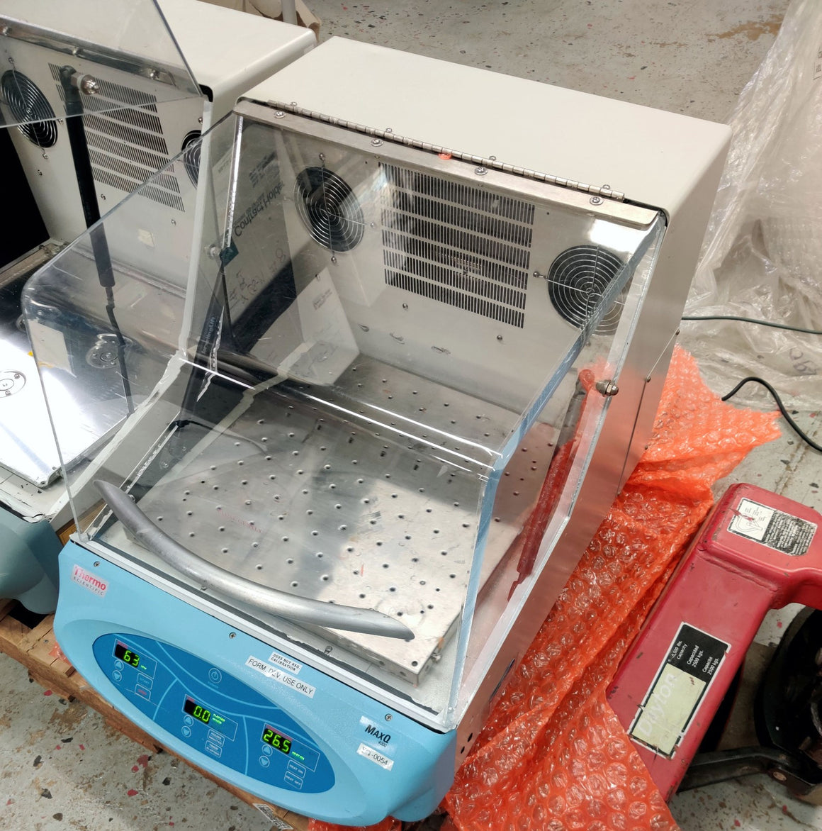 Thermo Scientific MaxQ 4000 Incubator Orbital Shaker SHKE4000