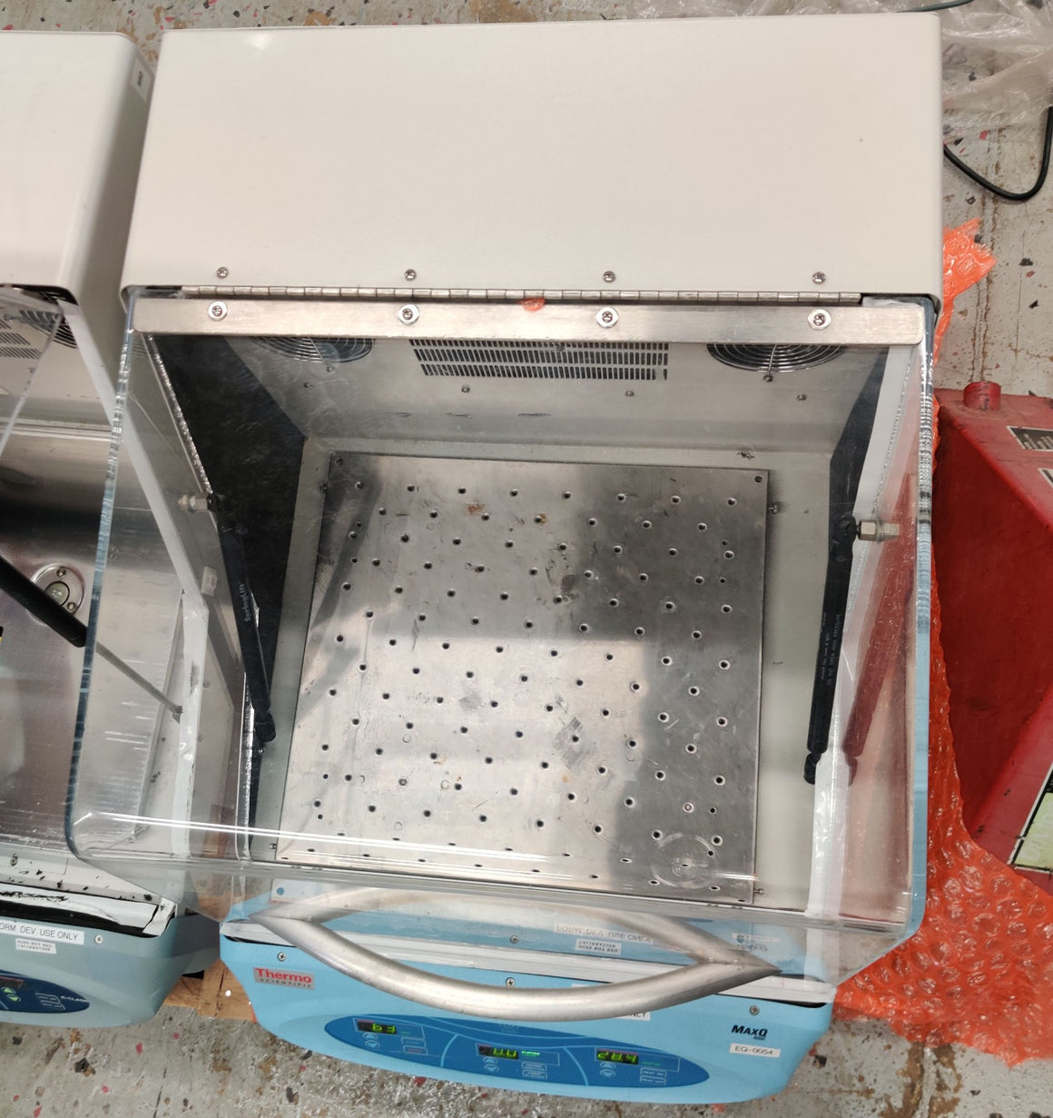 Thermo Scientific MaxQ 4000 Incubator Orbital Shaker SHKE4000