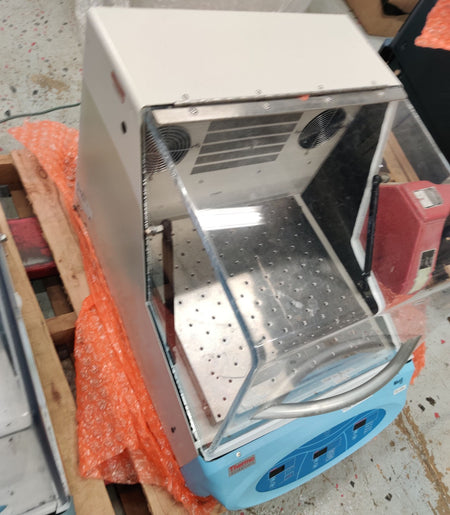 Thermo Scientific MaxQ 4000 Incubator Orbital Shaker SHKE4000