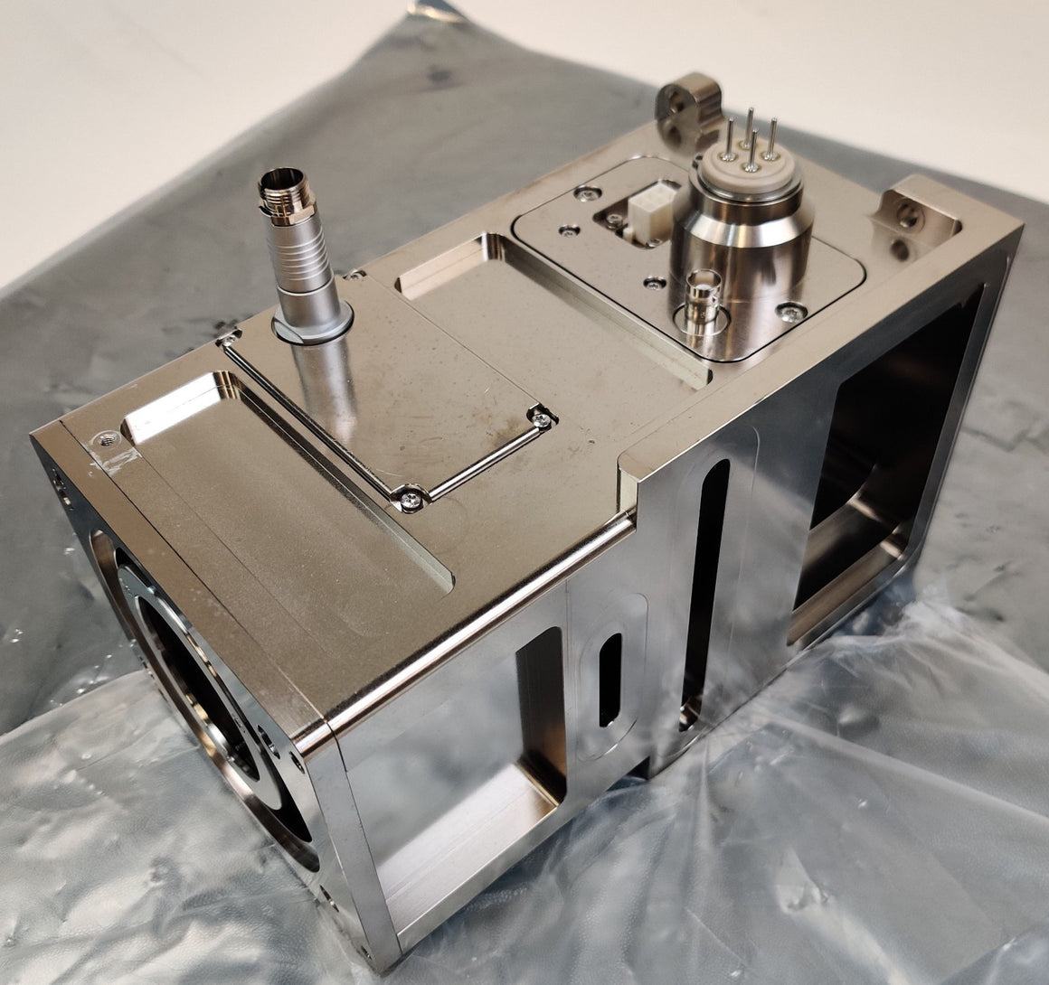 Bruker Daltonics micrOTOF-Q II Time-of-Flight MS Hexapole Ion Optics Detector - 