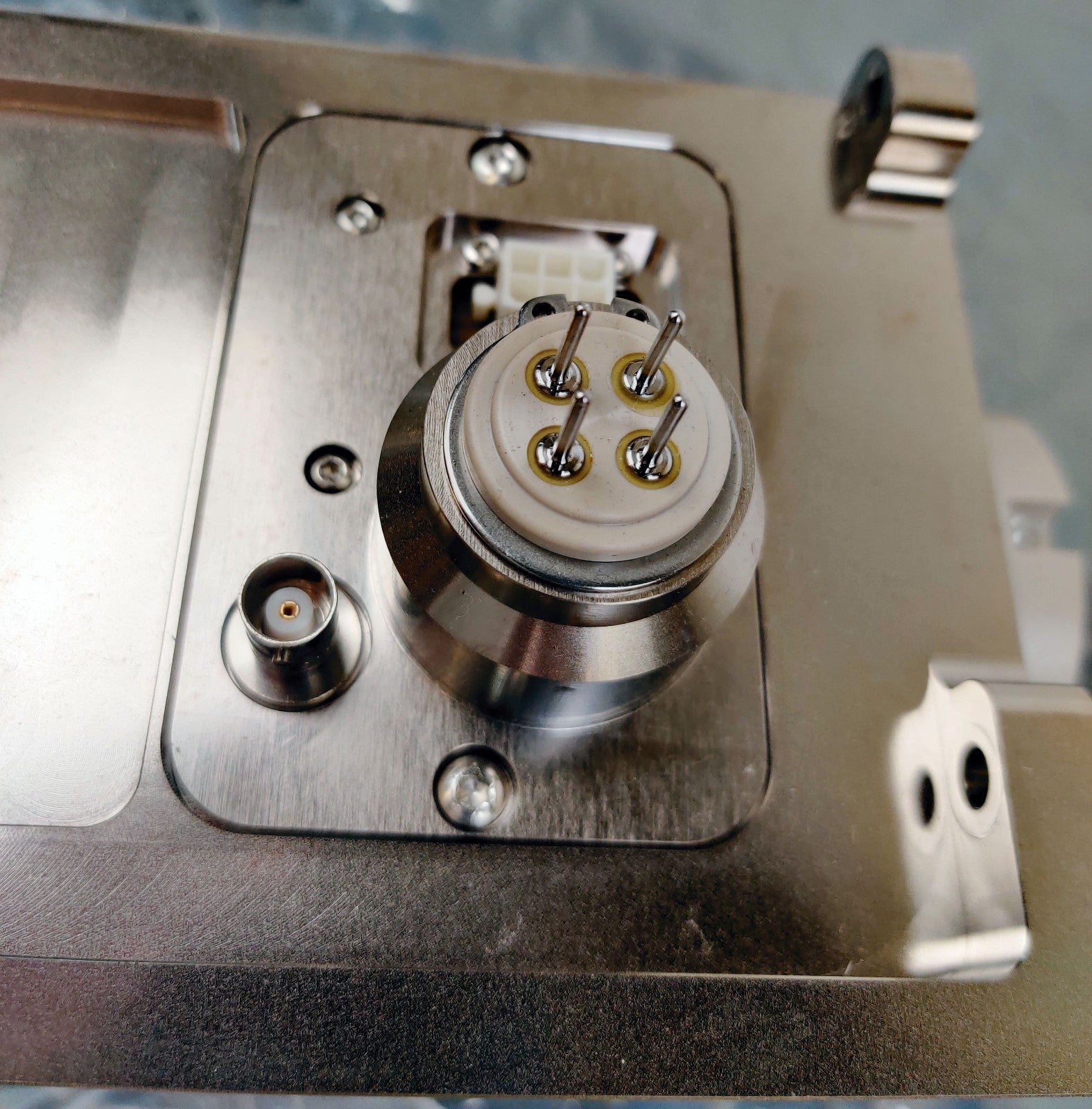 Bruker Daltonics micrOTOF-Q II Time-of-Flight MS Hexapole Ion Optics Detector - 