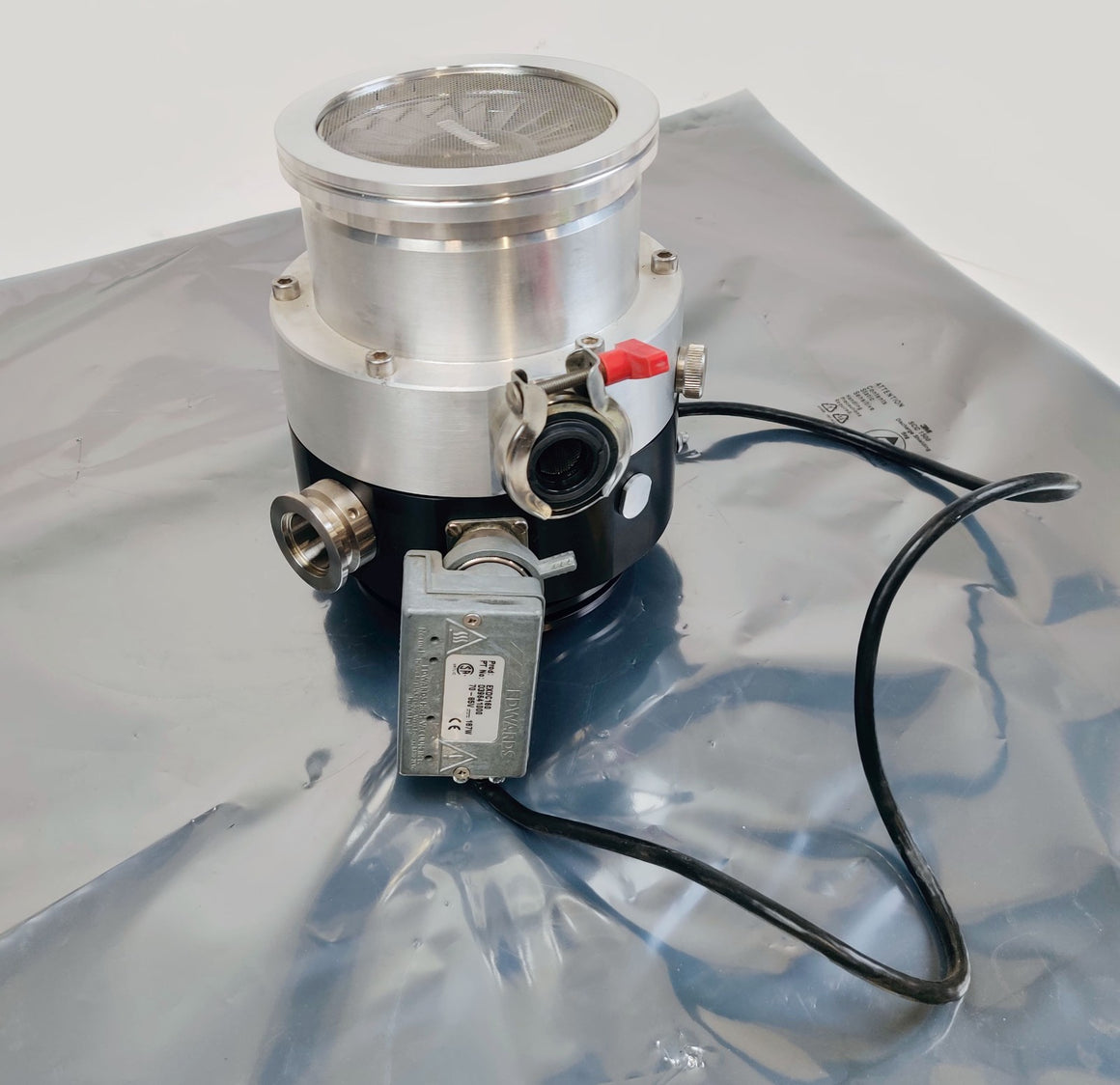Edwards EXT 255HI Turbo Vacuum Pump DN100-ISOK B75303000 w EXDC160 Controller