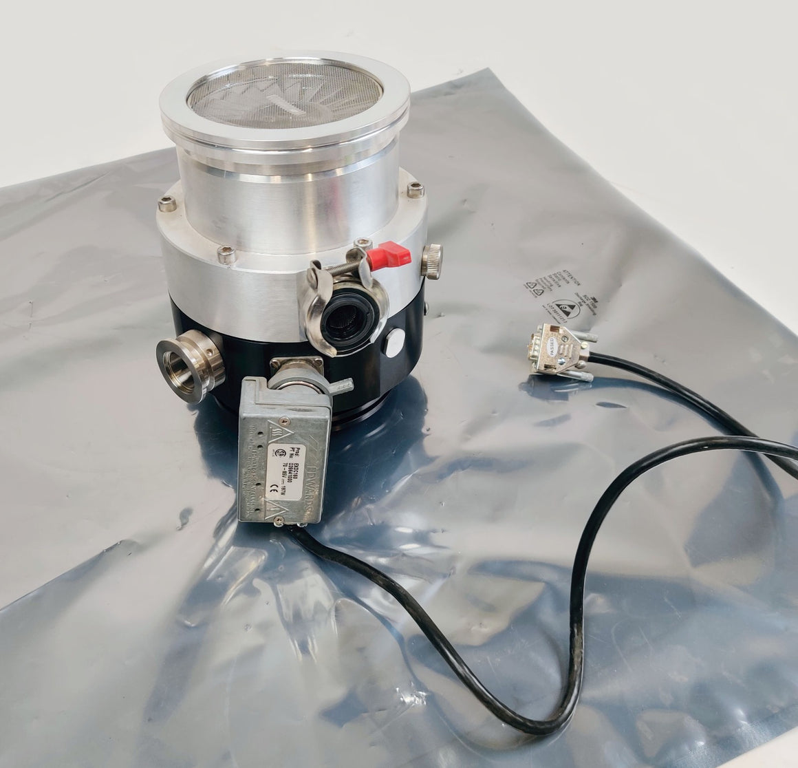 Edwards EXT 255HI Turbo Vacuum Pump DN100-ISOK B75303000 w EXDC160 Controller