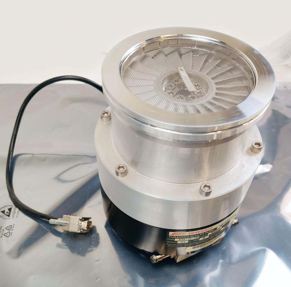 Edwards EXT 255HI Turbo Vacuum Pump DN100-ISOK B75303000 w EXDC160 Controller