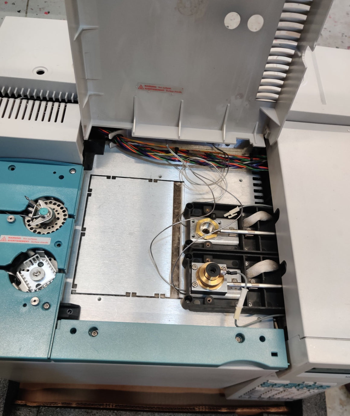 Agilent 6890 Plus Gas Chromatograph G1530A with FID Detector and S/SL