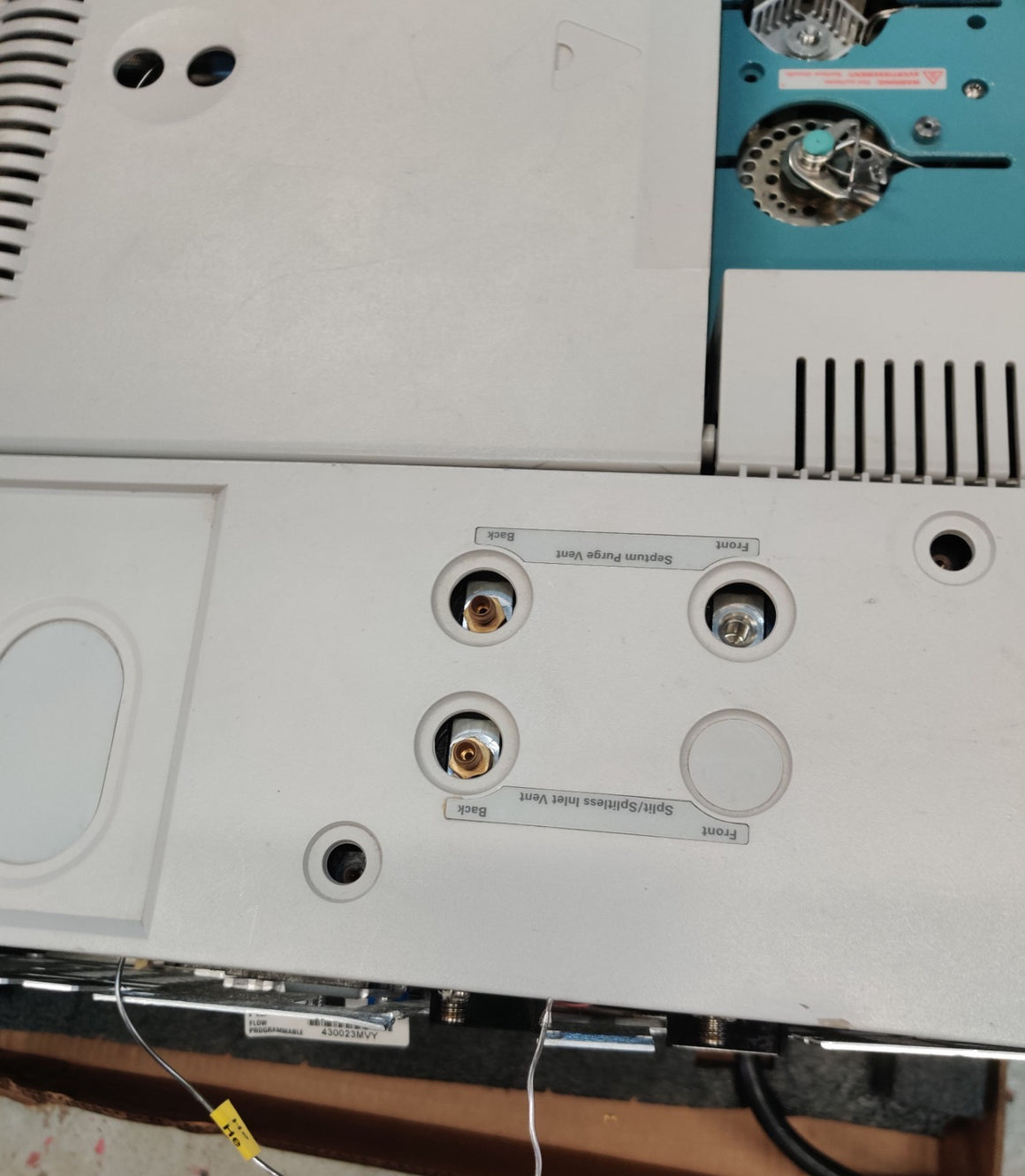 Agilent 6890 Plus Gas Chromatograph G1530A with FID Detector and S/SL