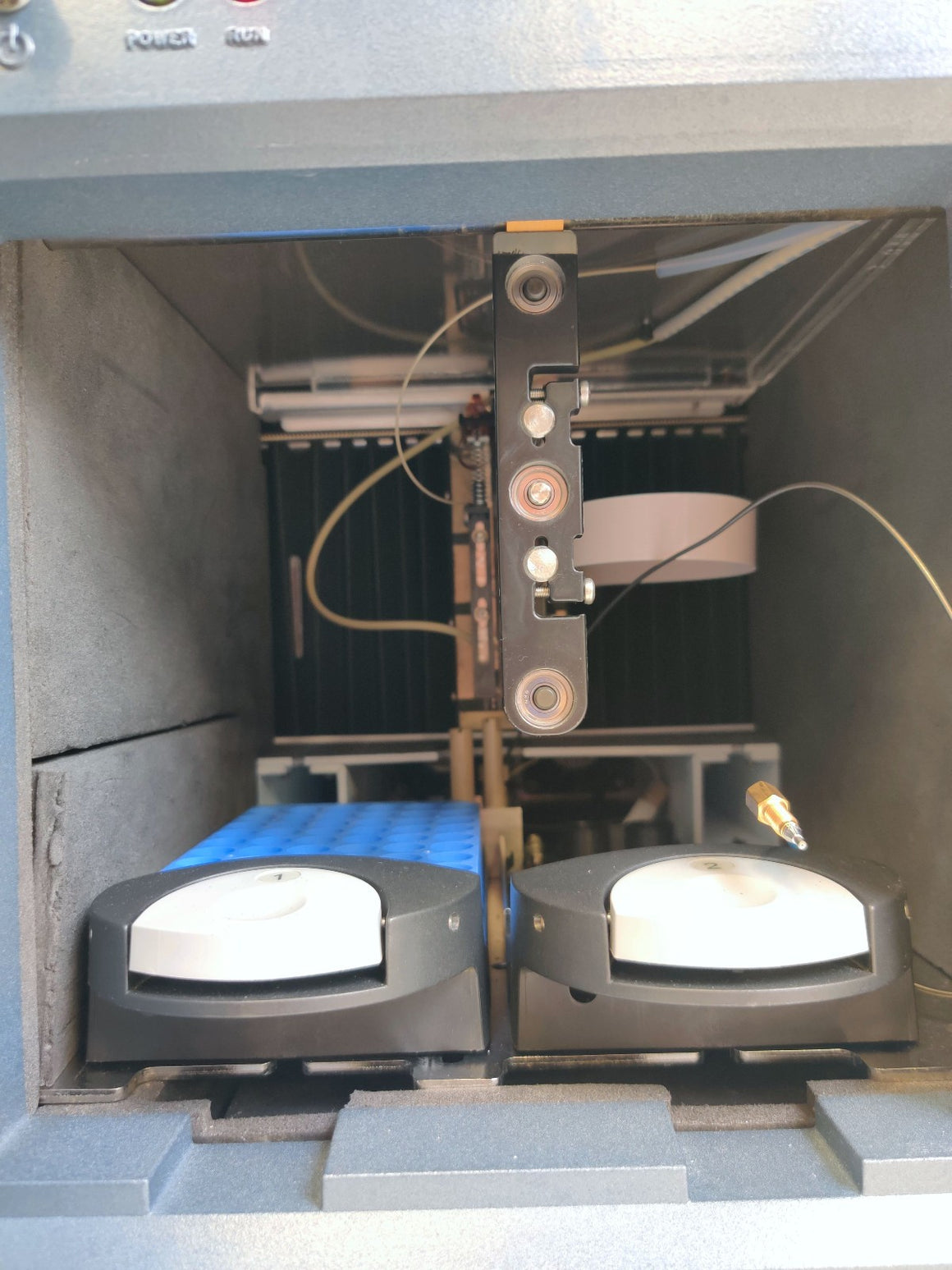 Waters Waters Acquity UPLC Sample Manager 186015006 w 279001555 Fluidics Drawer TestedUPLC Sample Manager 186015006 w 279001555 Fluidics Drawer Tested