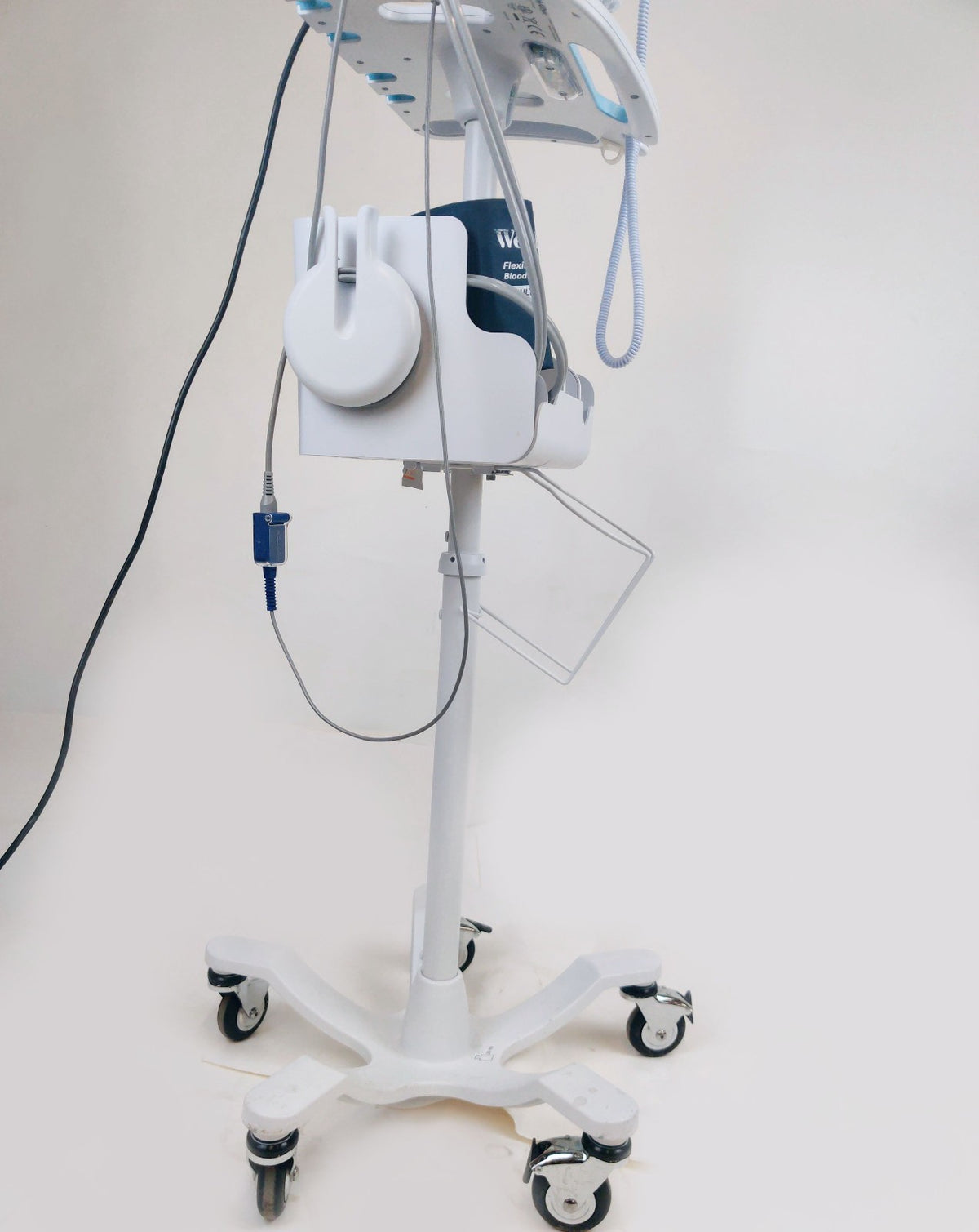 Welch Allyn Connex 6000 Vital Signs Monitor 65NTXX, NIBP, SPO2, Cuff and Stand - 