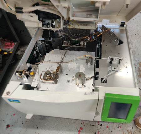 PerkinElmer Clarus 680 Gas Chromatograph N665968E. Power tested