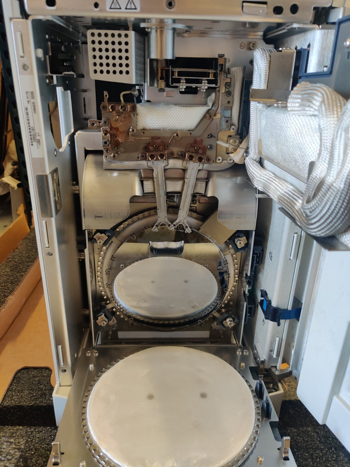 Agilent Intuvo 9000 G3950A Gas Chromatograph w/ S/SL Inlet Injector. 2021