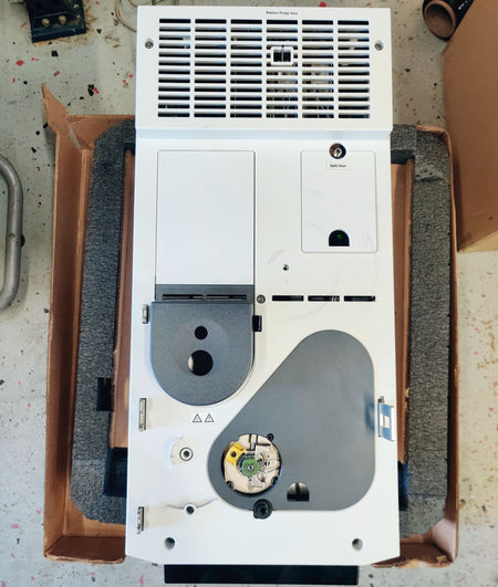 Agilent Intuvo 9000 G3950A Gas Chromatograph w/ S/SL Inlet Injector. 2021
