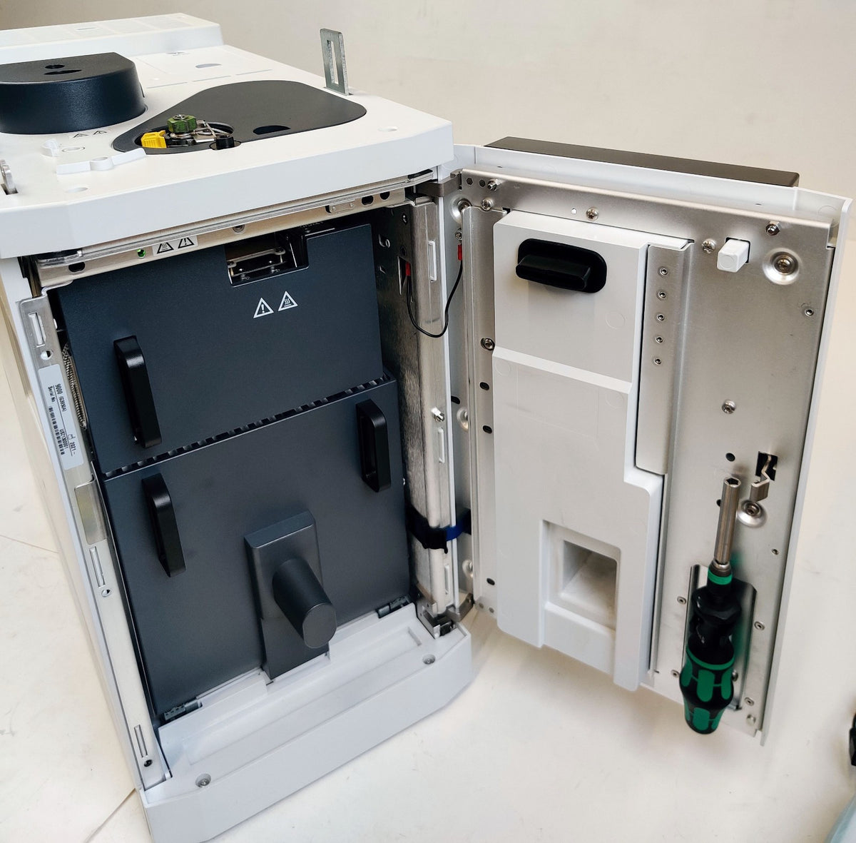 Agilent Intuvo 9000 Gas Chromatograph w/ HP-5ms Column & MMI Inlet Ready - 