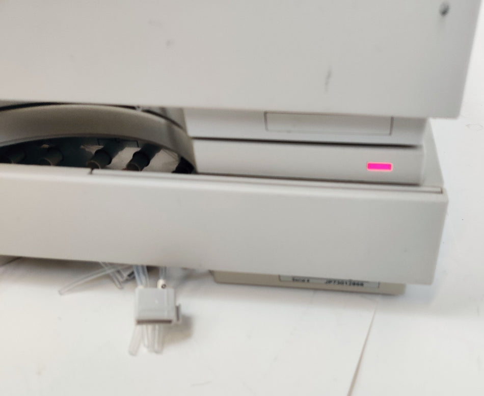 Agilent Agilent G1322A On-Line Vacuum Degasser 4-CH w Lid & Tray 1100 HPLC